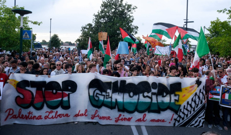 “فلسطين حرة” على السجادة الحمراء في البندقية