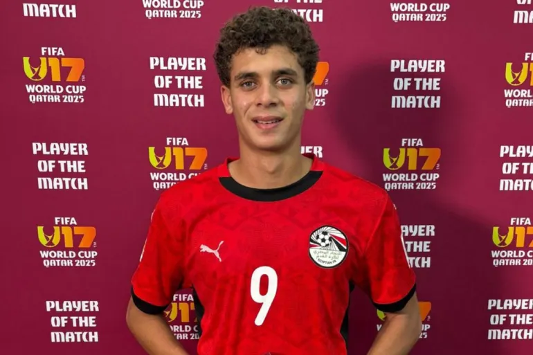 برشلونة يرصد لاعبا مصريا