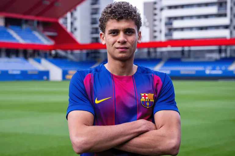 حمزة عبد الكريم.. مشروع نجم داخل الملعب وخارجه