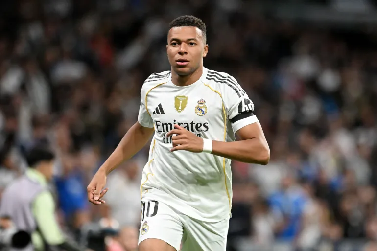 مبابي يشعل حرب المليارات خارج الملعب