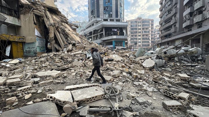 حصيلة ثقيلة..مئات الضحايا في غارات على لبنان